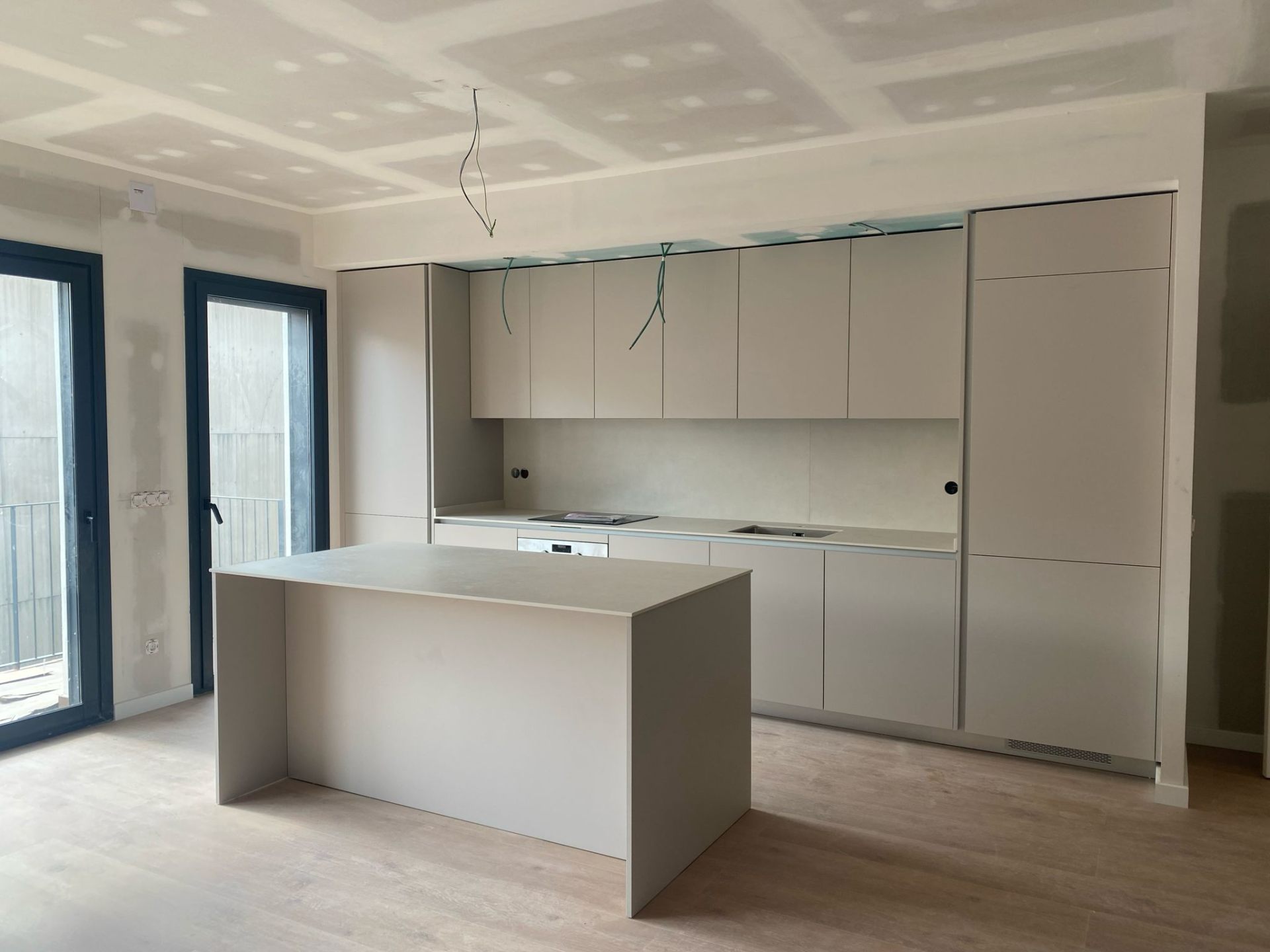 Cuina nova en pis a Vilafranca del Penedès amb illa central
